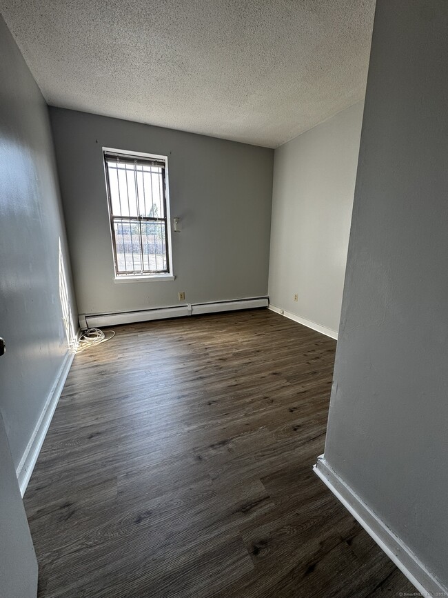 Building Photo - 54 Maple Ave
