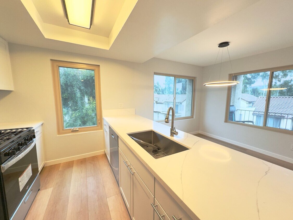Foto principal - FULLY REMODELED: Spacious 3 bedroom condo in San Marcos With AC