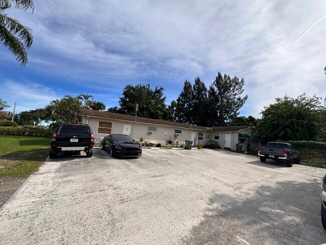 Photo - 4600 Kelmar Dr Apartment