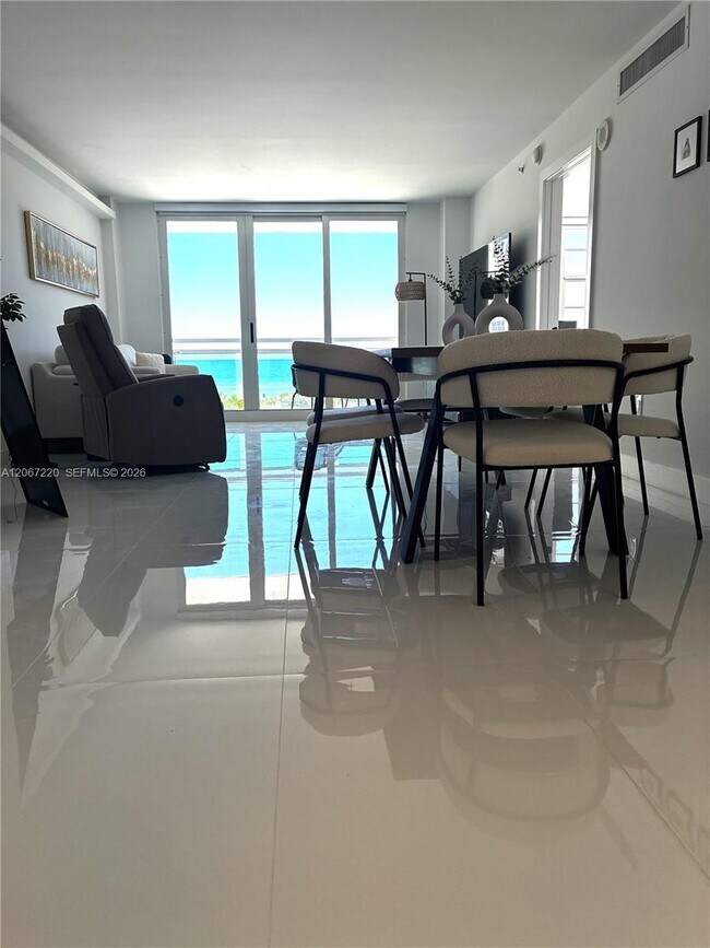 Foto del edificio - 6917 Collins Ave