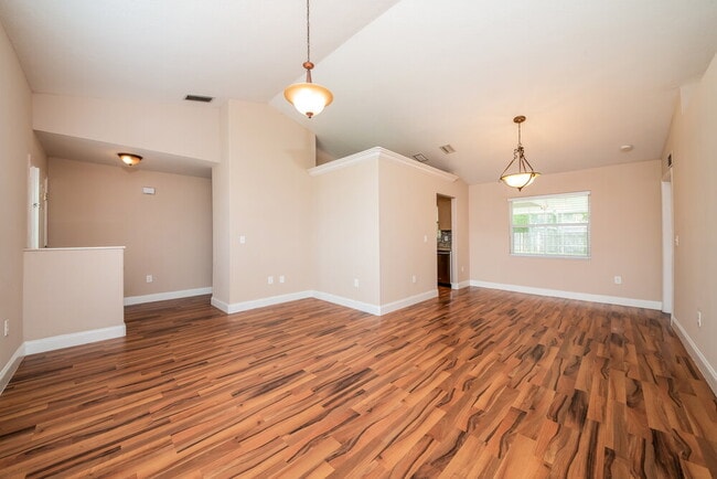 Building Photo - 3410 30th Ln E