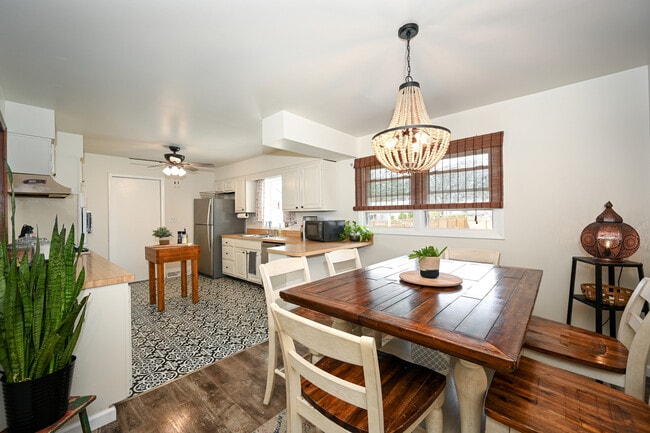 Foto del edificio - 23712 W Main St