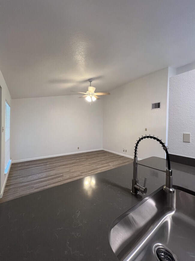 Foto del edificio - 8848 Meadow Range St