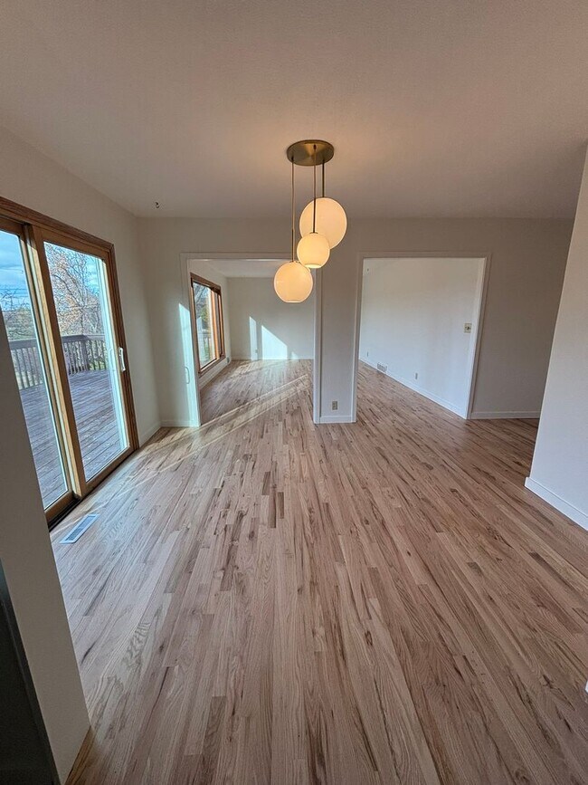 Foto del edificio - 5 BED | 3 BATH | CARPORT | WEST RAPID