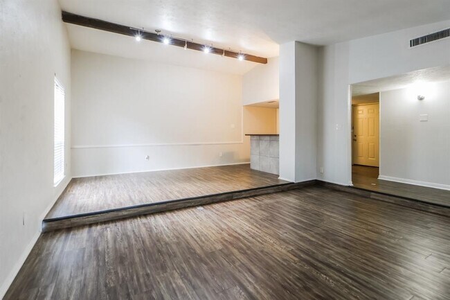 Foto del edificio - 3811 Broken Elm Dr