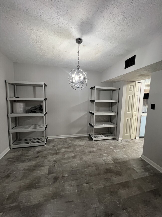 Foto del edificio - 6106 Hoskins Hollow Cir
