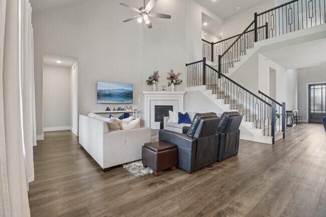 Foto del edificio - 1329 Stoneleigh Pl