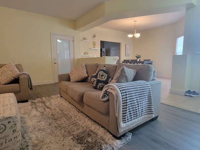 Building Photo - Charming Ranch Retreat: 3 Bed, 2 Bath in D...