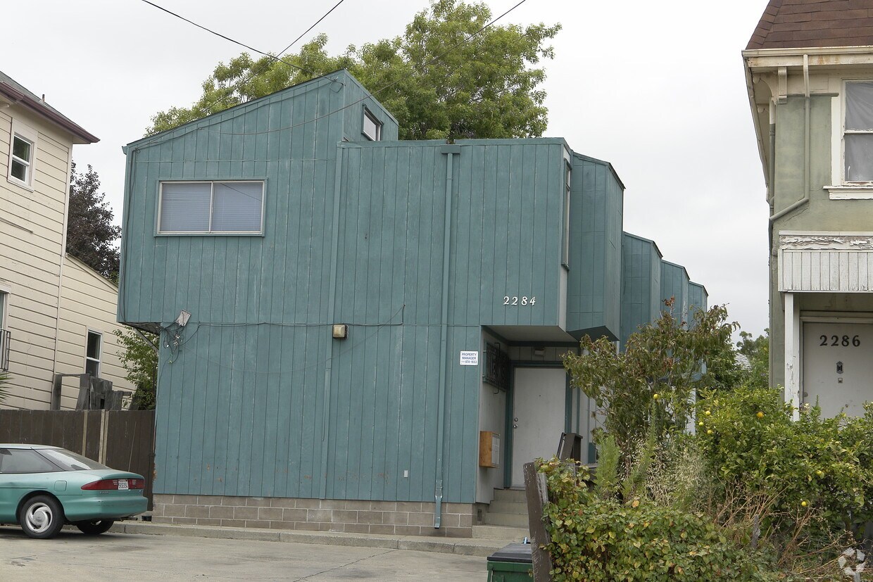 Foto principal - 2284 E 17th St
