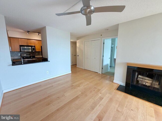 Building Photo - 7500 Woodmont Ave