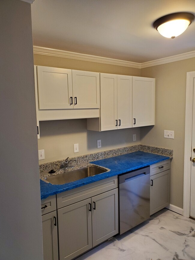 new kitchedn - 3818 Cason St
