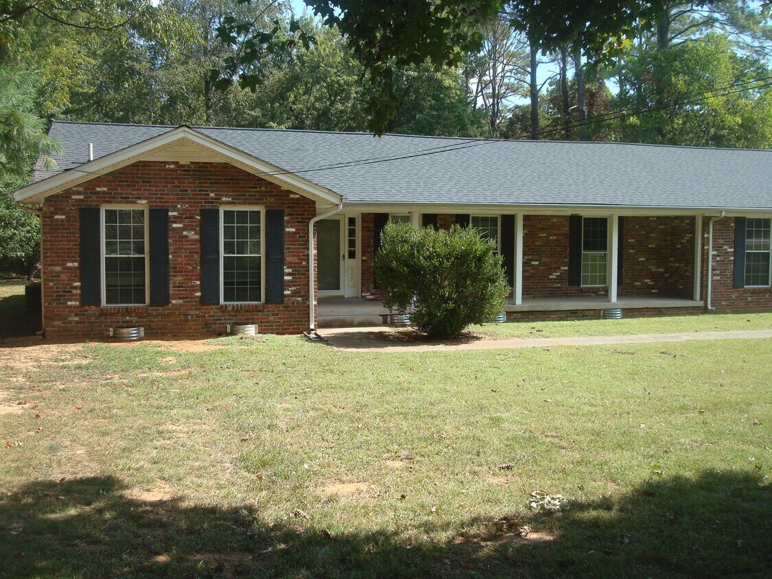 Primary Photo - 547 Nissan Dr