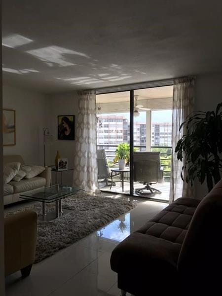 Foto del edificio - 1000 St Charles Pl