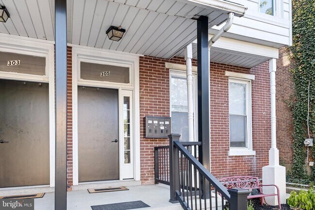 Foto del edificio - 305 S Main St