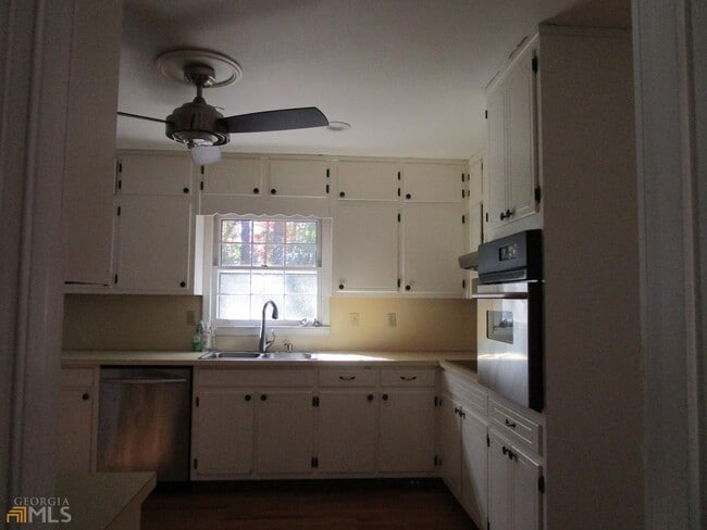 Building Photo - 2061 Rainbow Dr SW