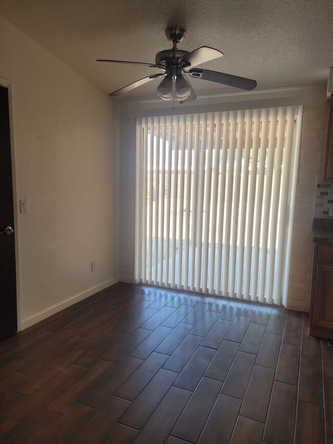 Dining area - 2436 W Sumaya Way