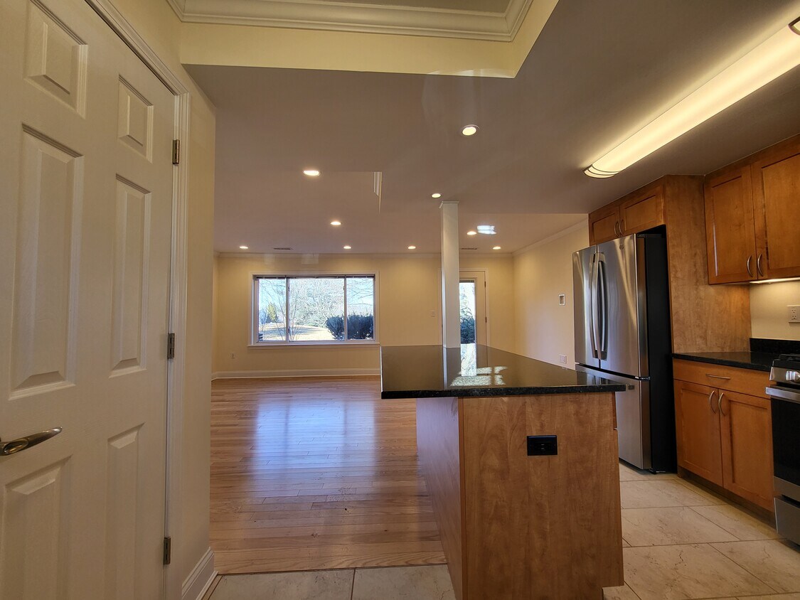 5 Gerry Rd, Chestnut Hill, MA 02467 Townhome Rentals in Chestnut Hill