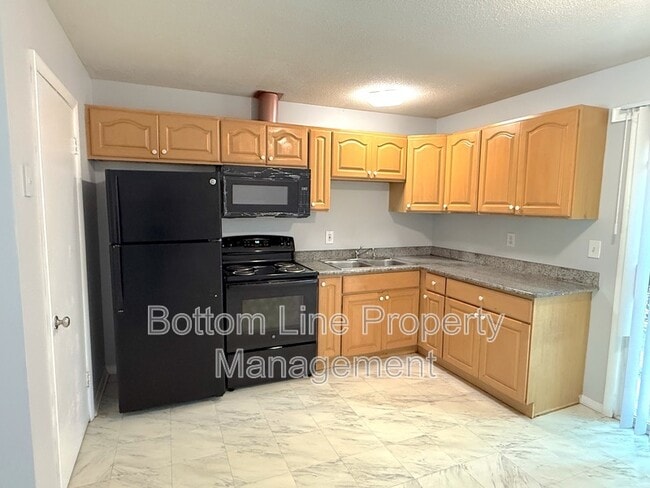 Building Photo - 628 Camrose Dr