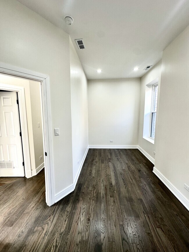 Foto del edificio - 603 E Bowen Ave