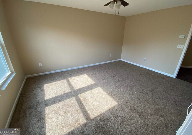 Building Photo - 1677 Shire Village Dr