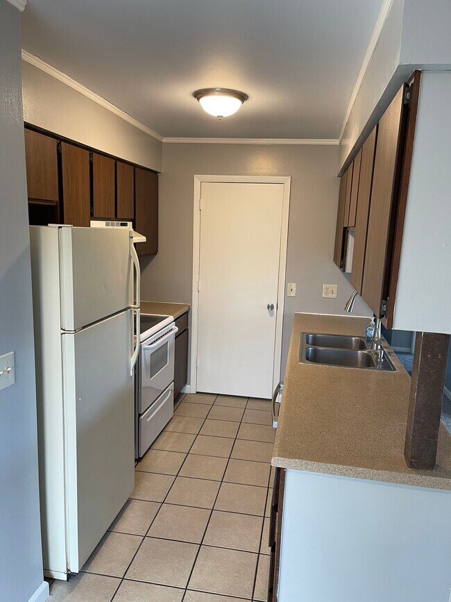 Foto del edificio - 4465 W Milham Ave