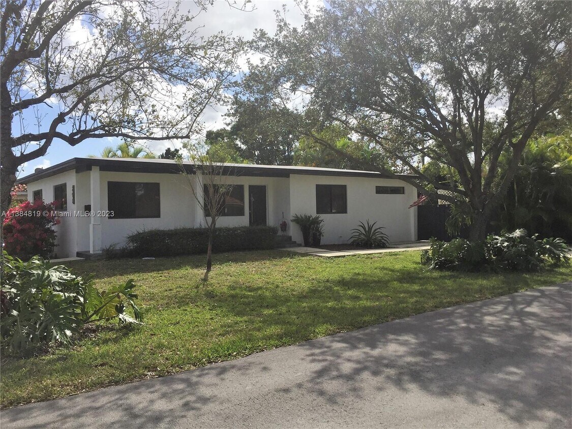 290 Lawn Way, Miami Springs, FL 33166 House Rental in Miami Springs