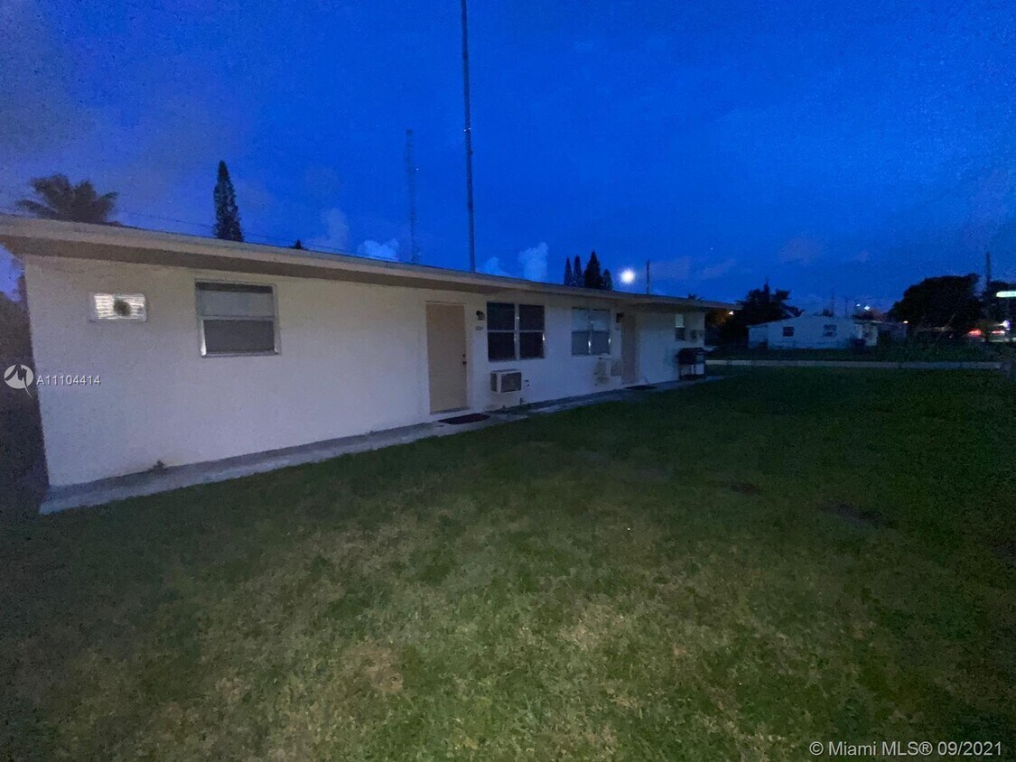 Primary Photo - 3251 SW 56th Ave