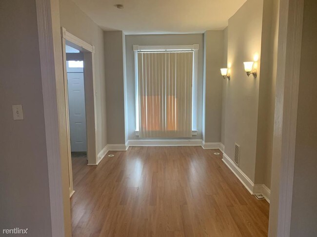 Building Photo - 3 br, 2 bath Townhome - 1518 E 28th St