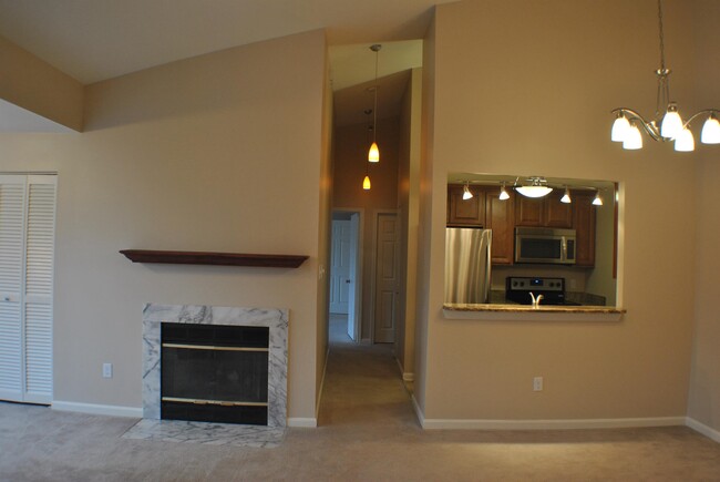 Building Photo - 606 Moonglow Rd