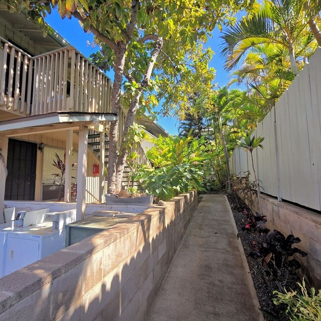 Building Photo - Maui - Remodeled one bedroom new Charlie Young Beach