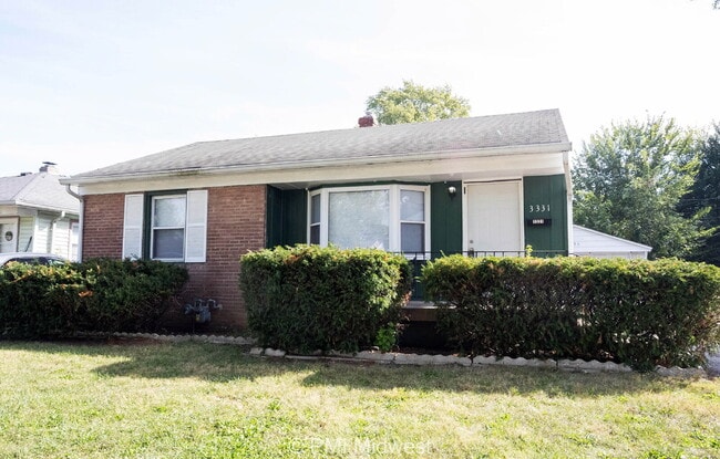 Building Photo - "Charming 3-Bed Home with Gleaming Hardwoo...