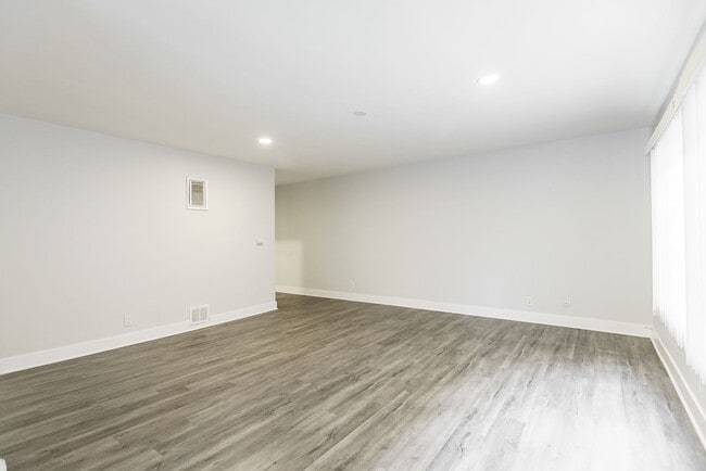 Interior Photo - 1944 Whitley Ave.