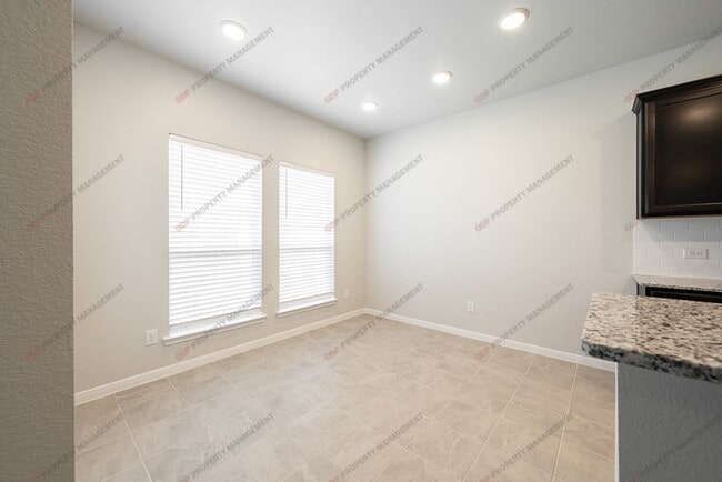 Foto del edificio - 1430 Shadow Hl Ln