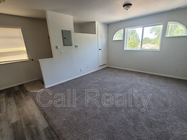Building Photo - 11122 E Valleyway Ave