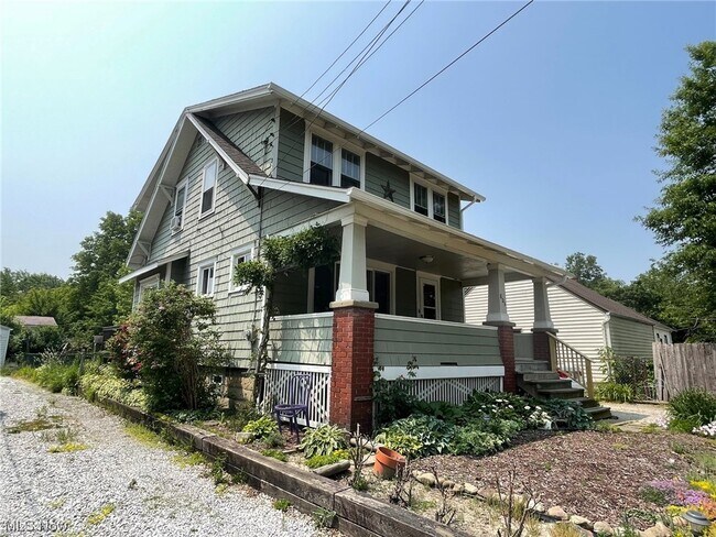 Building Photo - 804 Hunt St