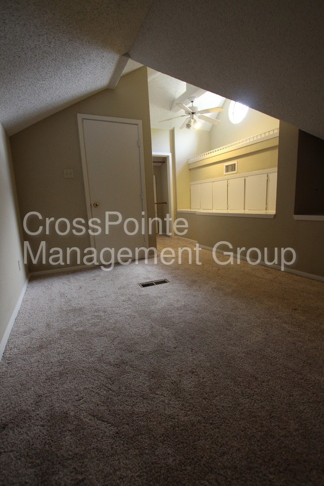 Building Photo - 1747 Eaglewood Dr