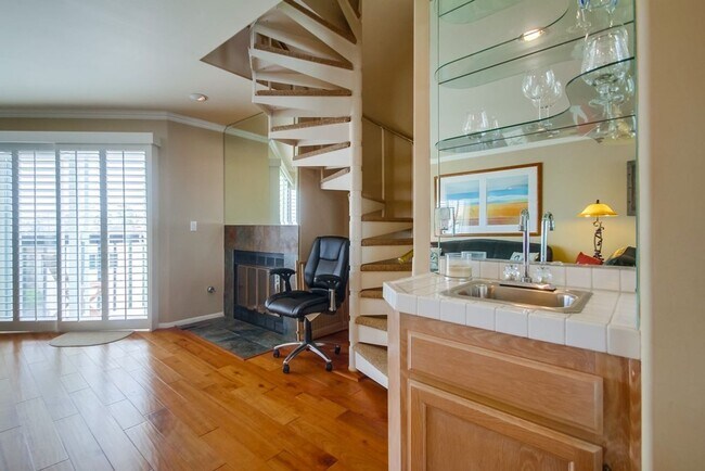 Foto del edificio - Furnished/ Unfurnished Beach Rental- 2 Master Suites - Roof Top Deck- Gated parking