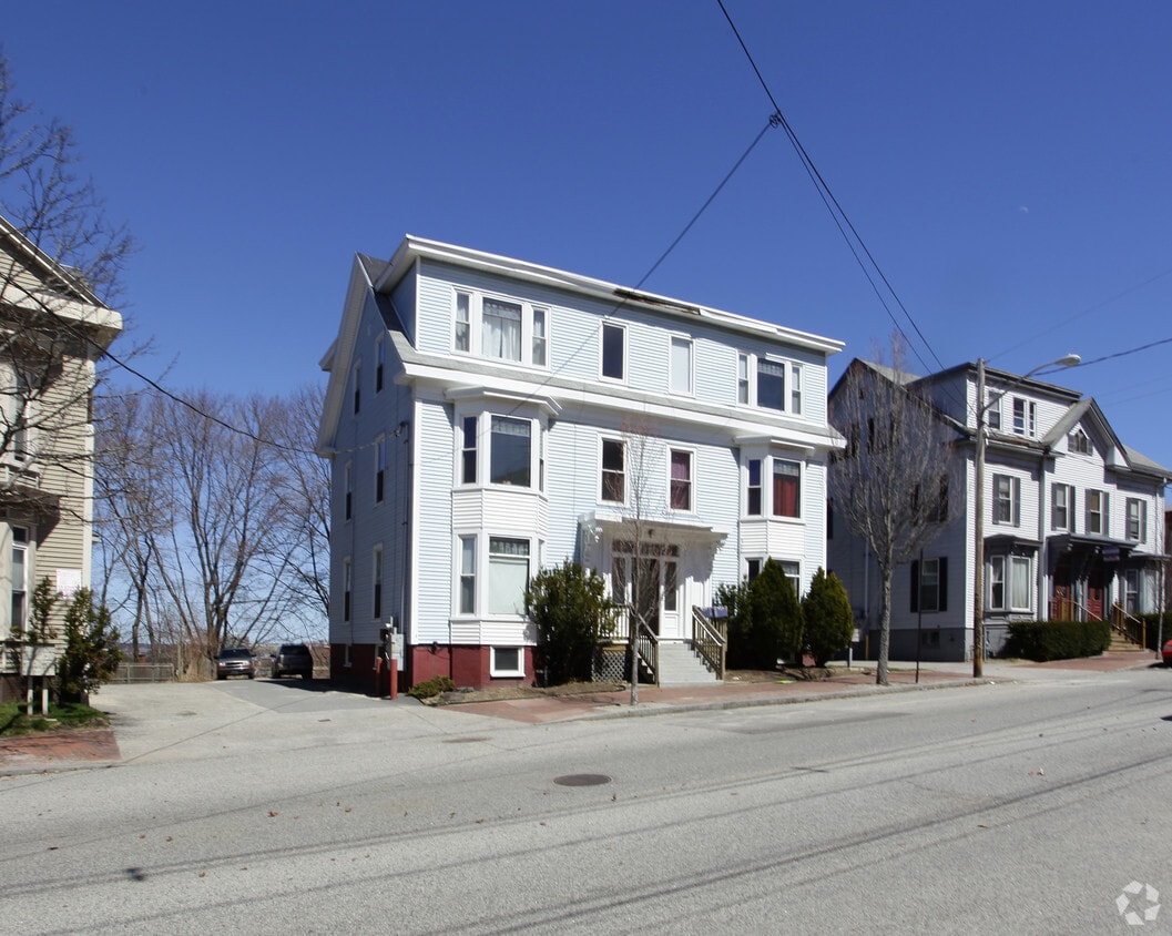 Building Photo - 823 Congress St