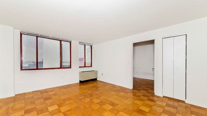Primary Photo - 444 W 35th St