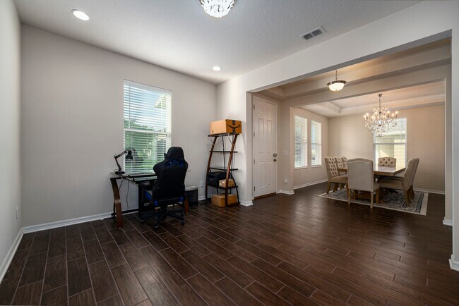 Building Photo - 8100 Summerlake Groves St