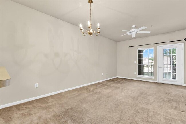 Building Photo - 2815 Kings Crossing Dr