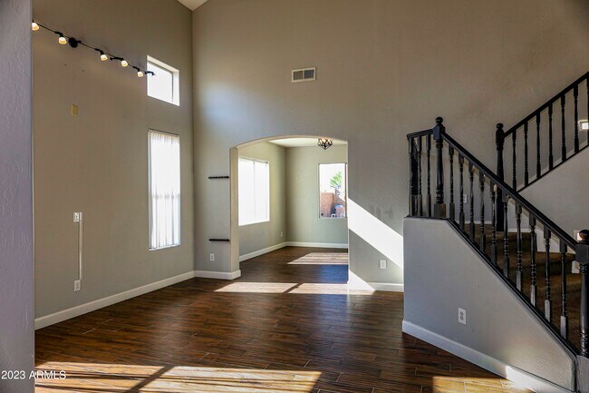Building Photo - 4618 W Dunbar Dr