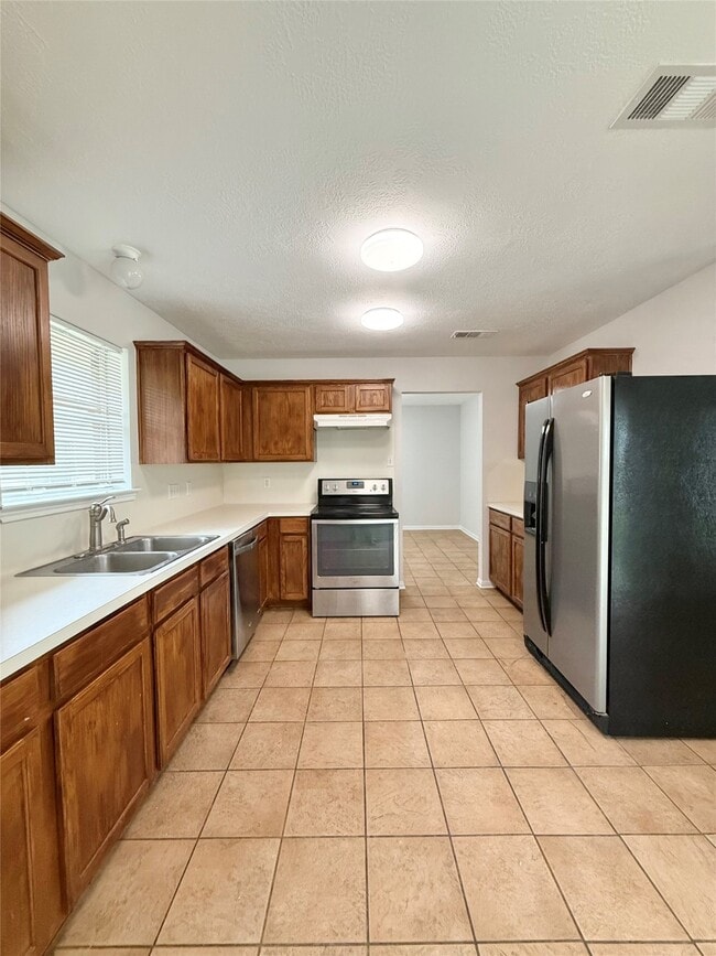 Building Photo - 1405 Manor Dr