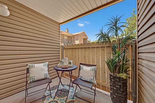 Northridge Court Apartments Patio - Northridge Court