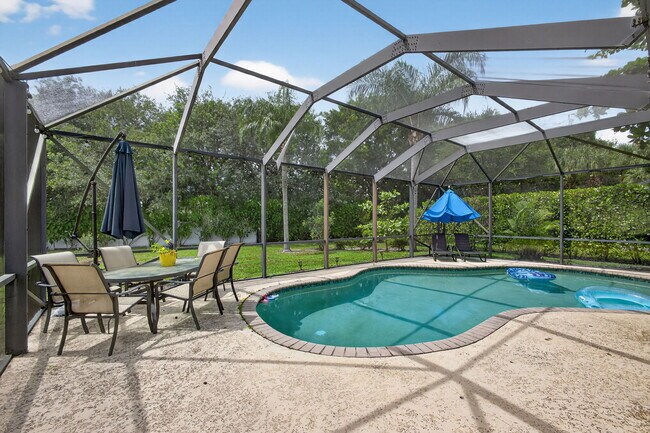 Piscina - 8110 Bautista Way