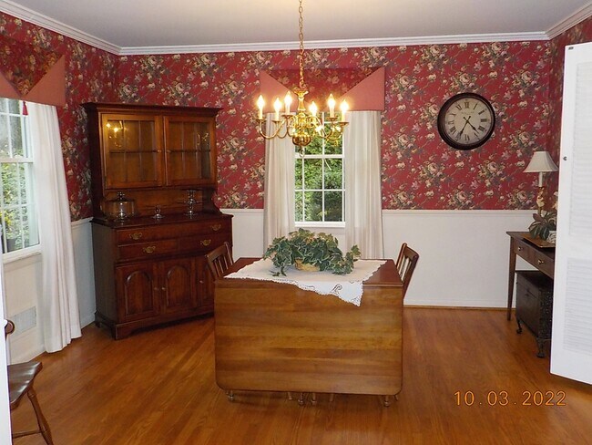 Building Photo - 711 Ambleside Dr