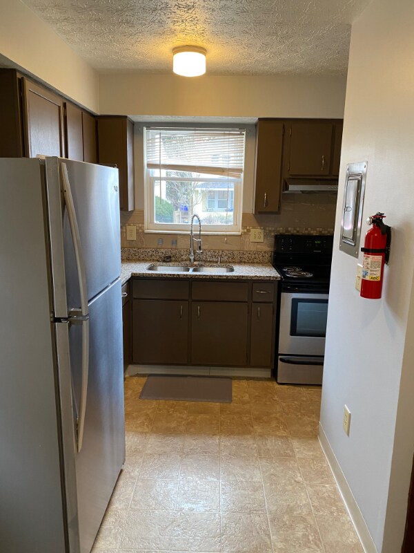 Building Photo - 136 W Pacemont Rd