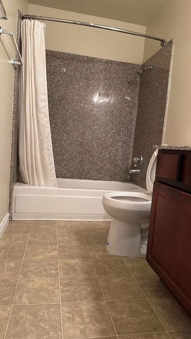 Foto del edificio - 1 Bedroom Condo with community pool & tenn...