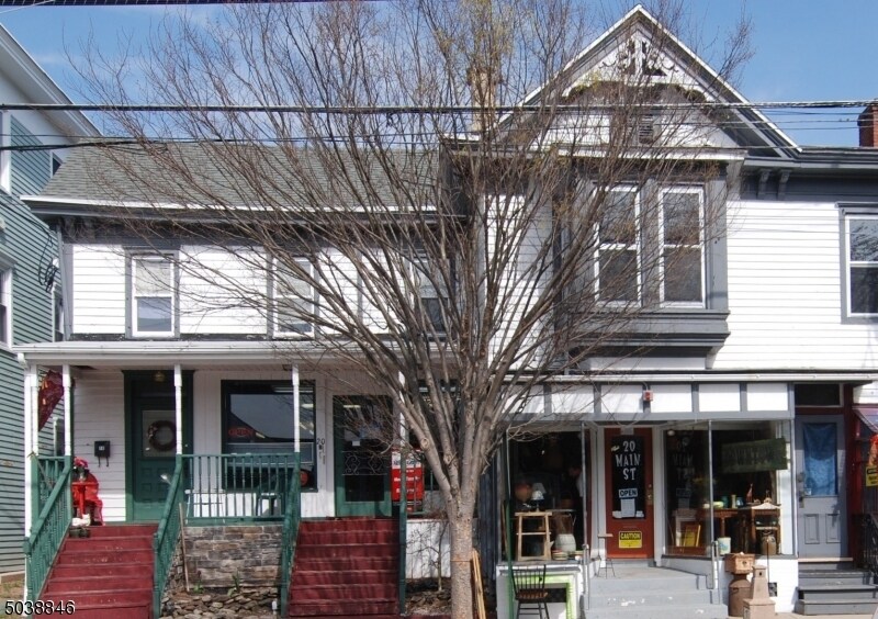 Primary Photo - 18 Main St
