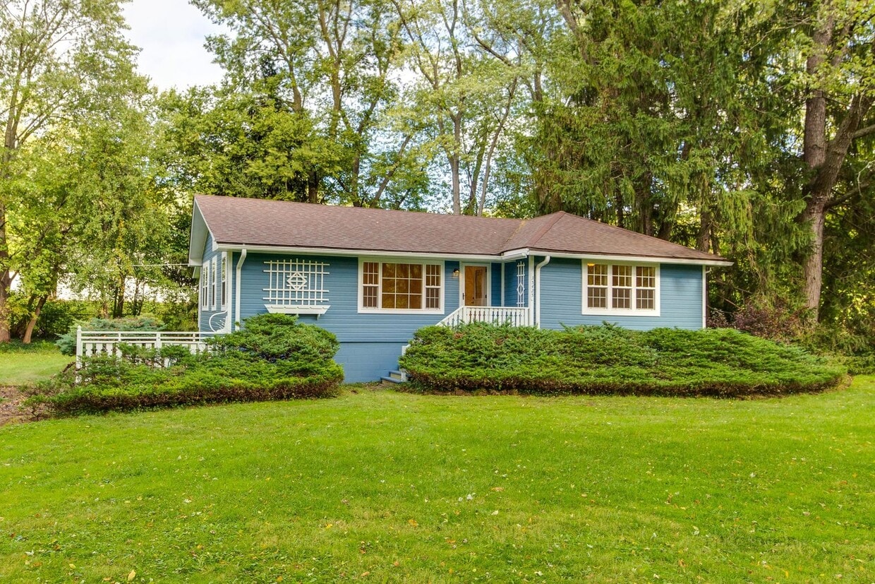 35425 N 3rd Ave, Ingleside, IL 60041 House Rental in Ingleside, IL